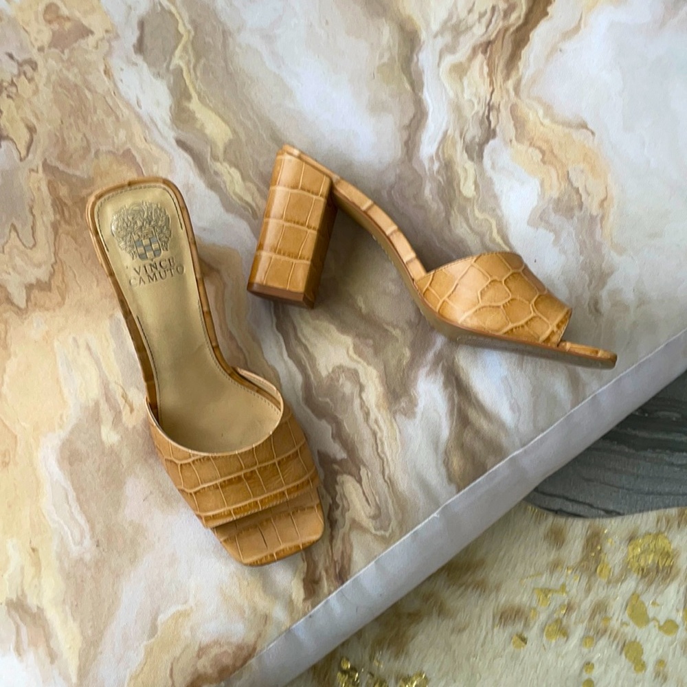 Vince Camuto Daisana beige block heel mule